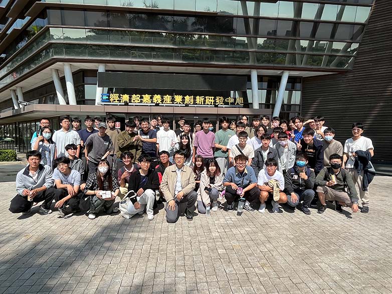  05-13 嘉義大學電機系參訪